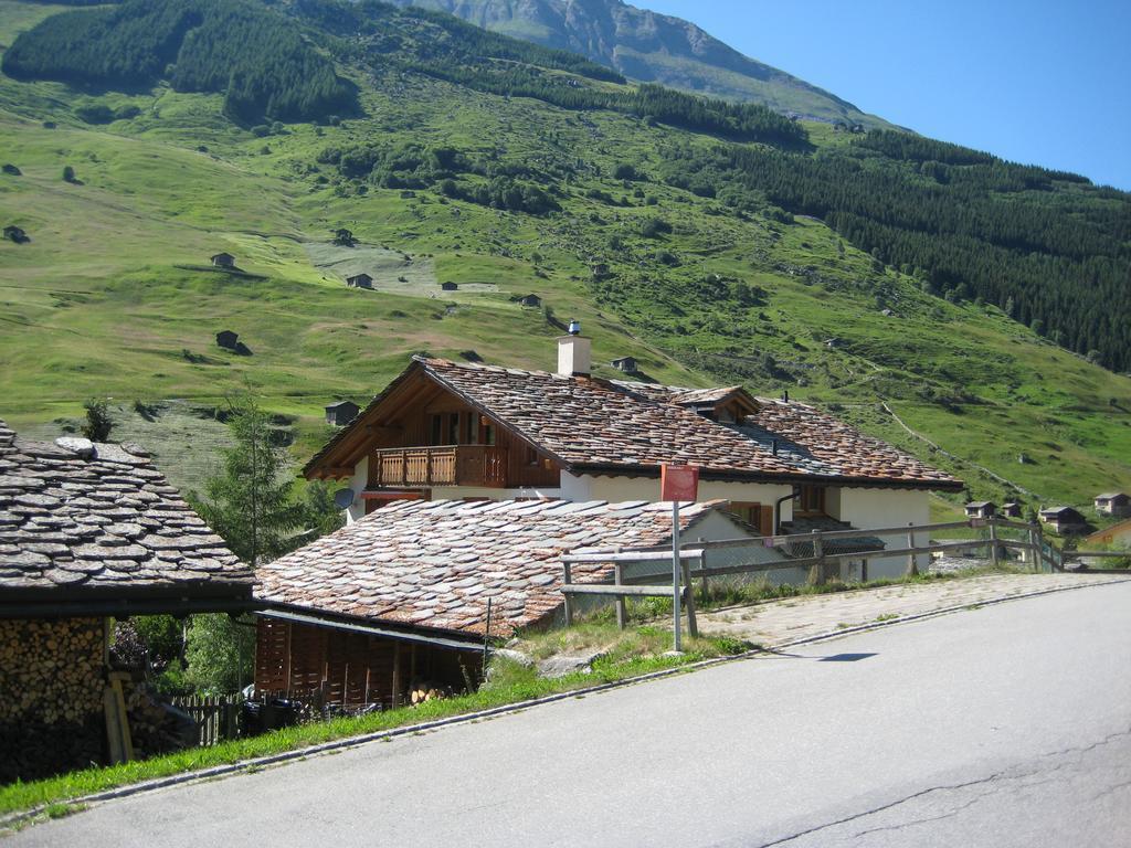 Dachwohnung Unterem Hoereli Vals Esterno foto